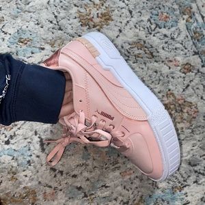 Super cute pink cali sport pumas
